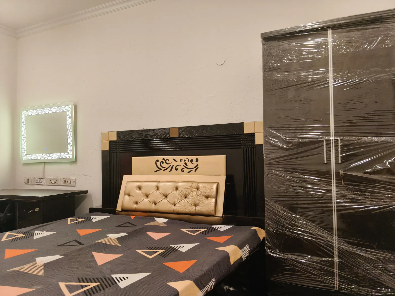 L-17A/5 DLF Phase-2 furnished residence
