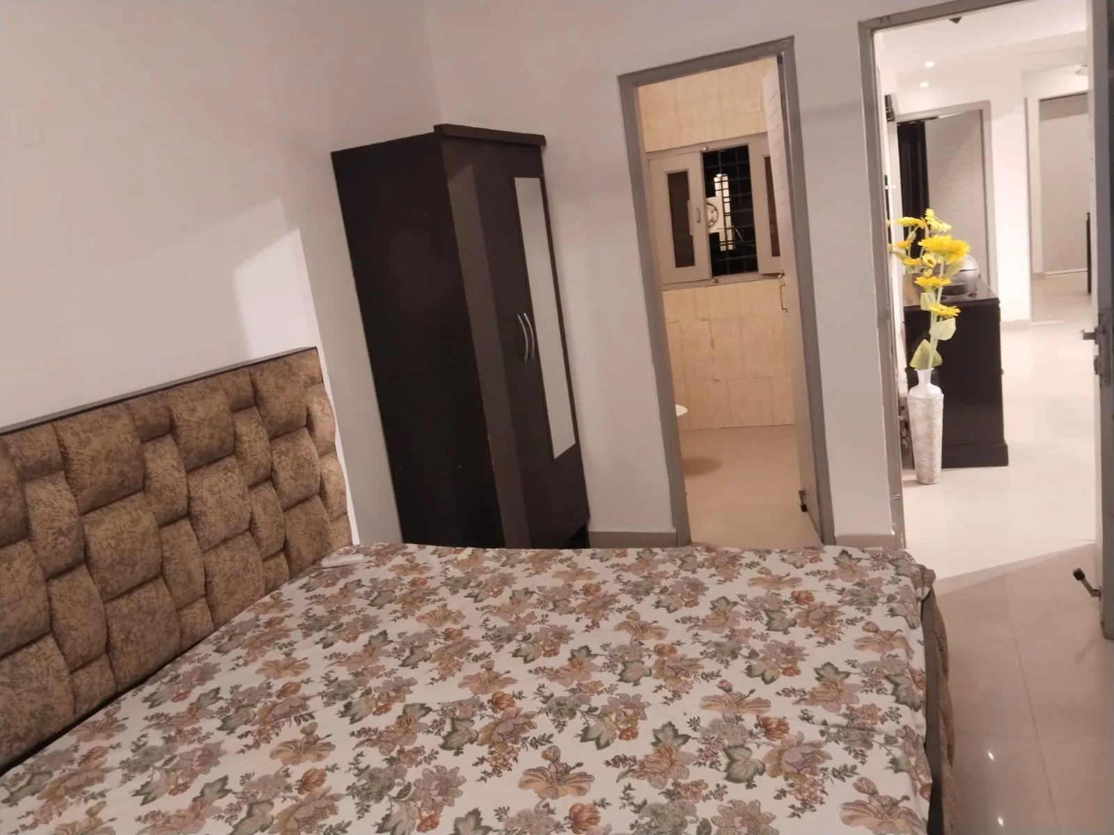 L-17A/5 First Floor, DLF Phase-2 photo 2