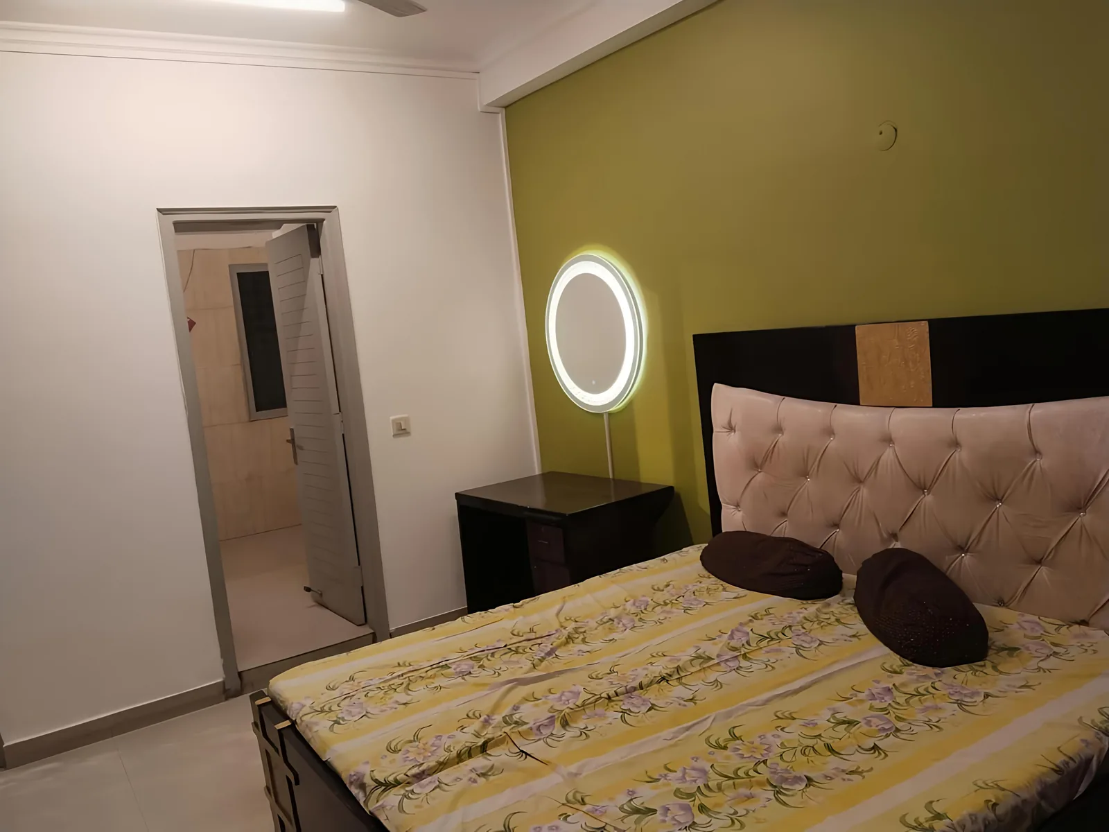 L-17A/5 First Floor, DLF Phase-2 photo 14