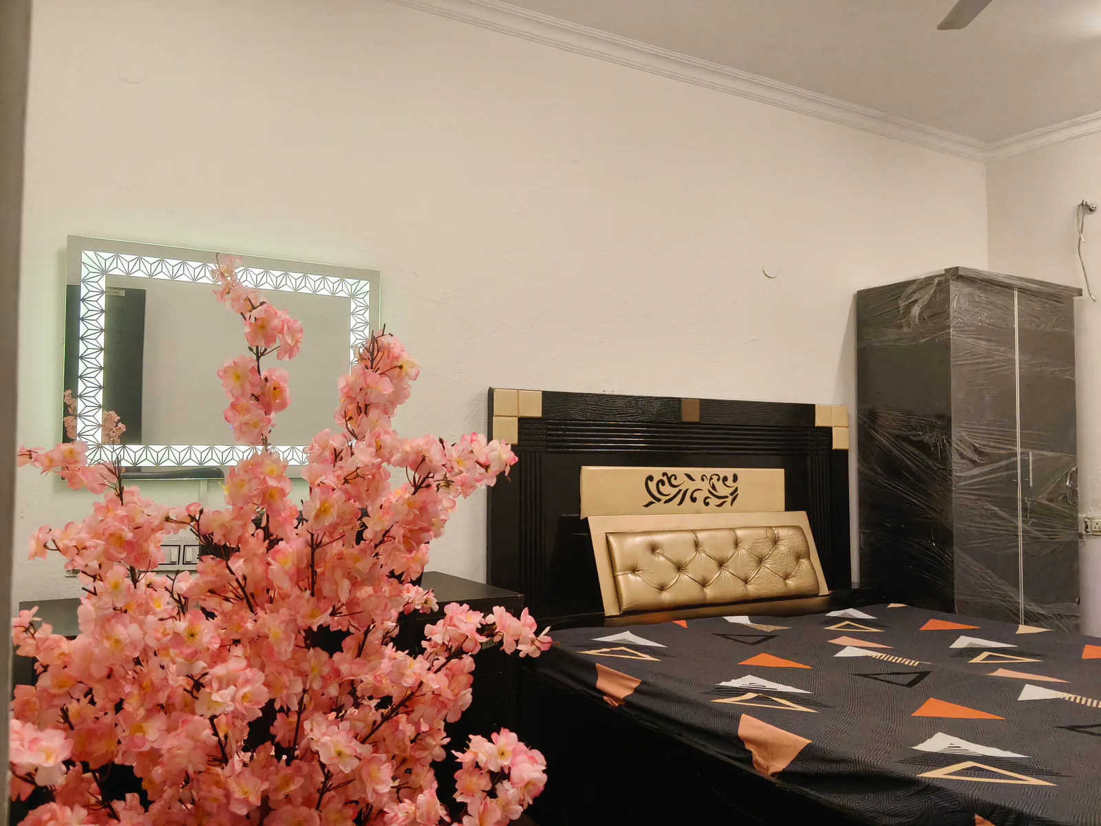 L-17A/5 Ground Floor, DLF Phase-2 photo 5