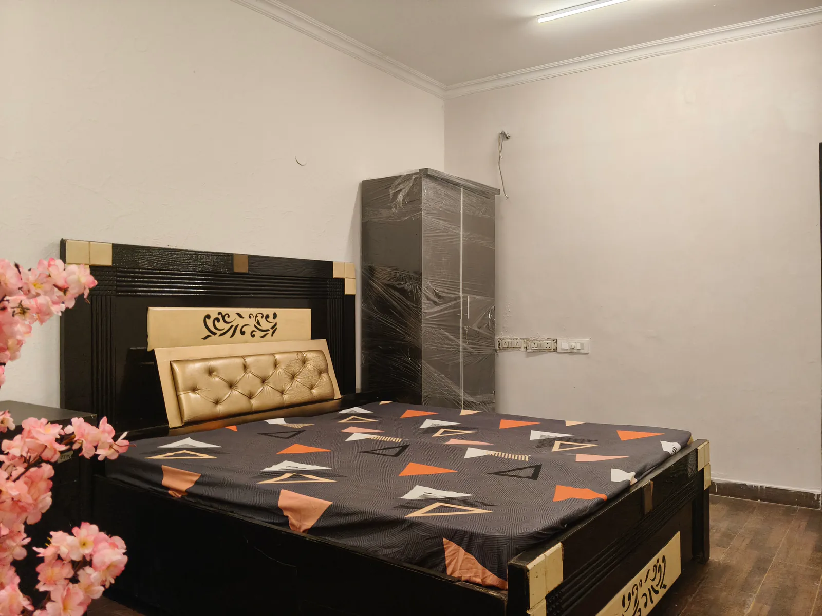 L-17A/5 Ground Floor, DLF Phase-2 photo 6