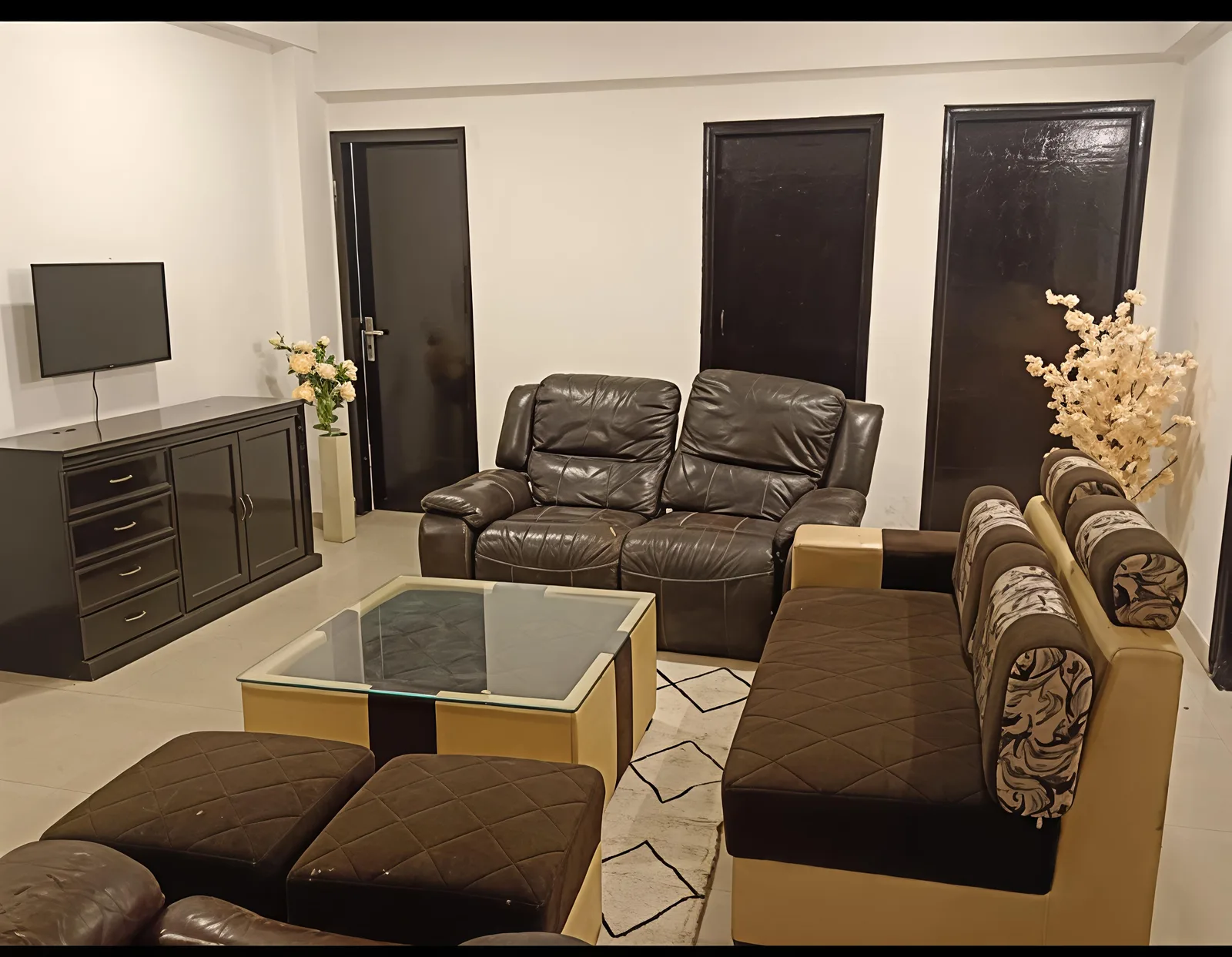 L-17A/5 Second Floor, DLF Phase-2 photo 4
