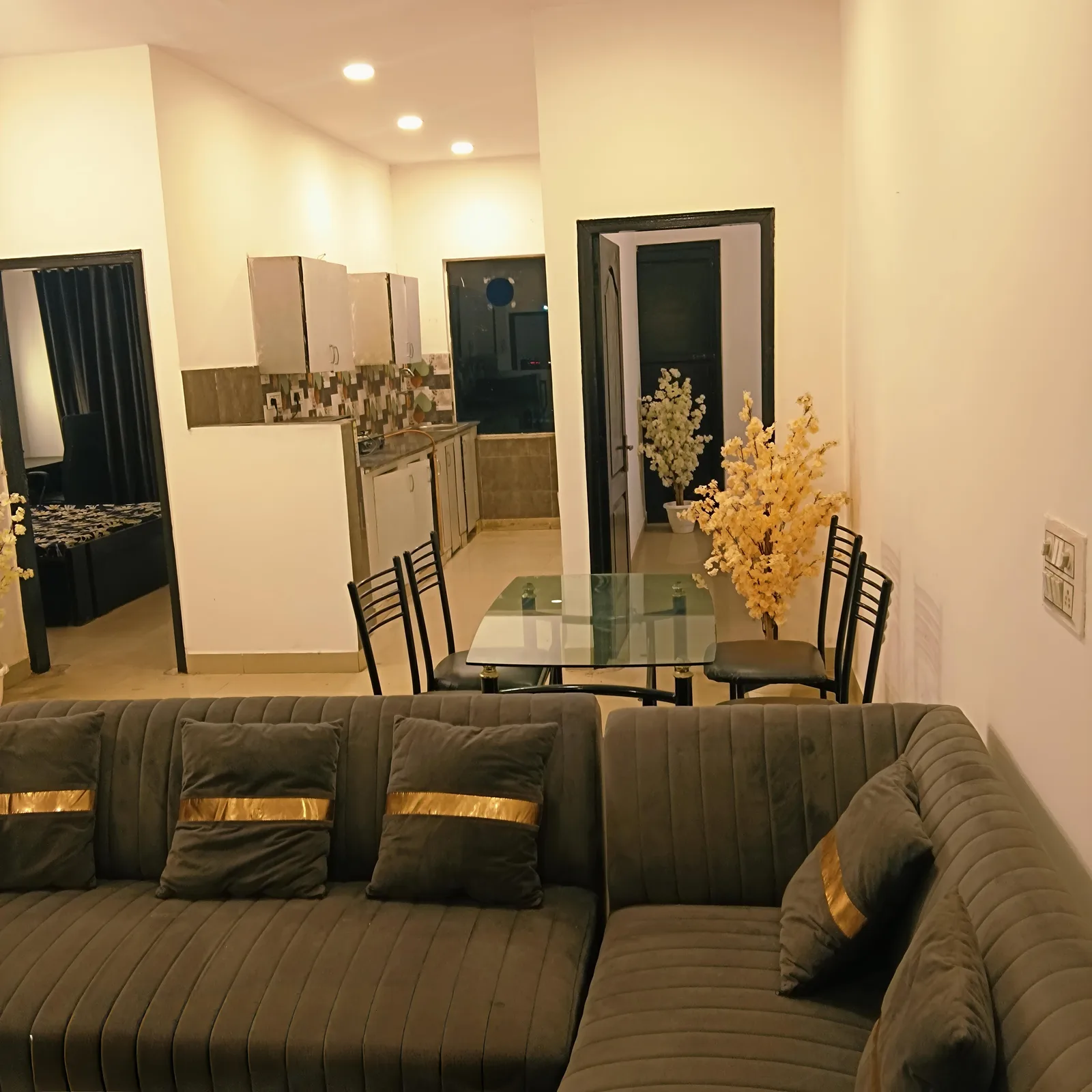 L-17A/5 Third Floor, DLF Phase-2 photo 2