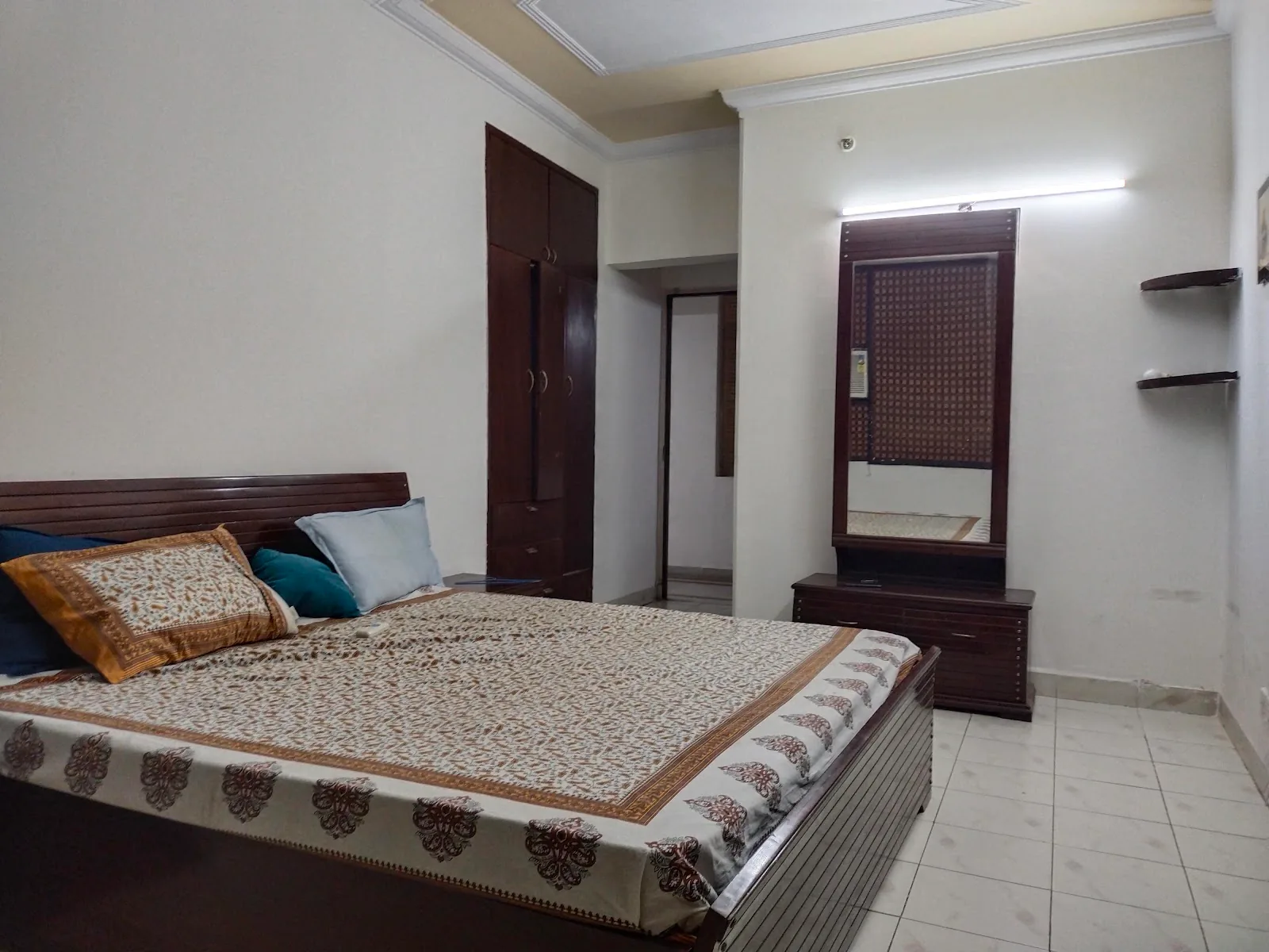 Sushant Estate 1703, Sector 52